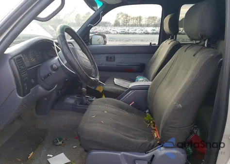 2000 Toyota Tacoma Xtracab z USA, uszkodzony, nr VIN 4TAWN72N8YZ601530